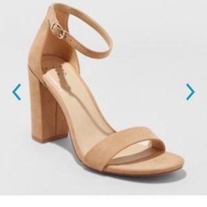 Women’s New Day Taupe Pumps